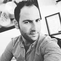 Ali önde