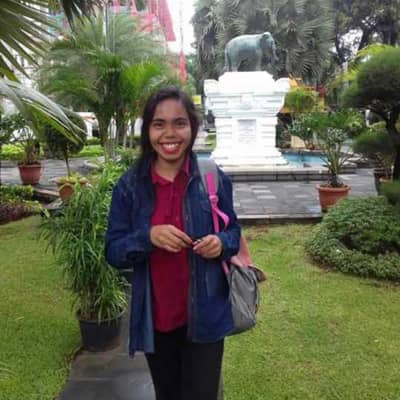 Yuni Loy