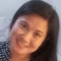 Ailyn coniendo