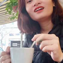 Tóc rối -môi cong