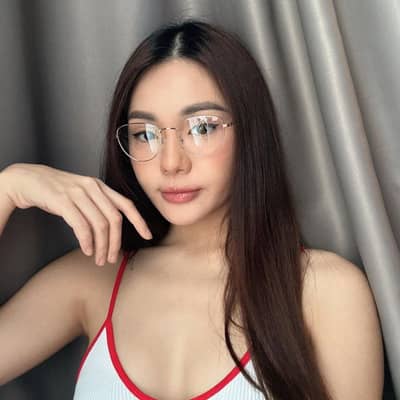 YUNAH  LEE