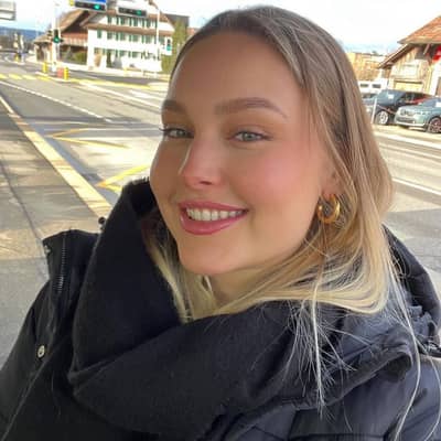 Alena8899