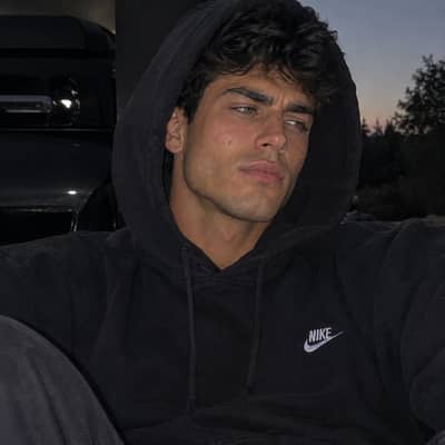 Alex837